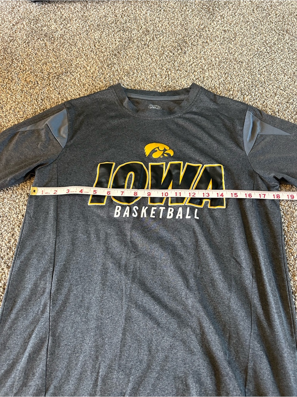 [Rivalry Threads] Iowa Hawkeyes Basketball Tee - Picture 4 of 6